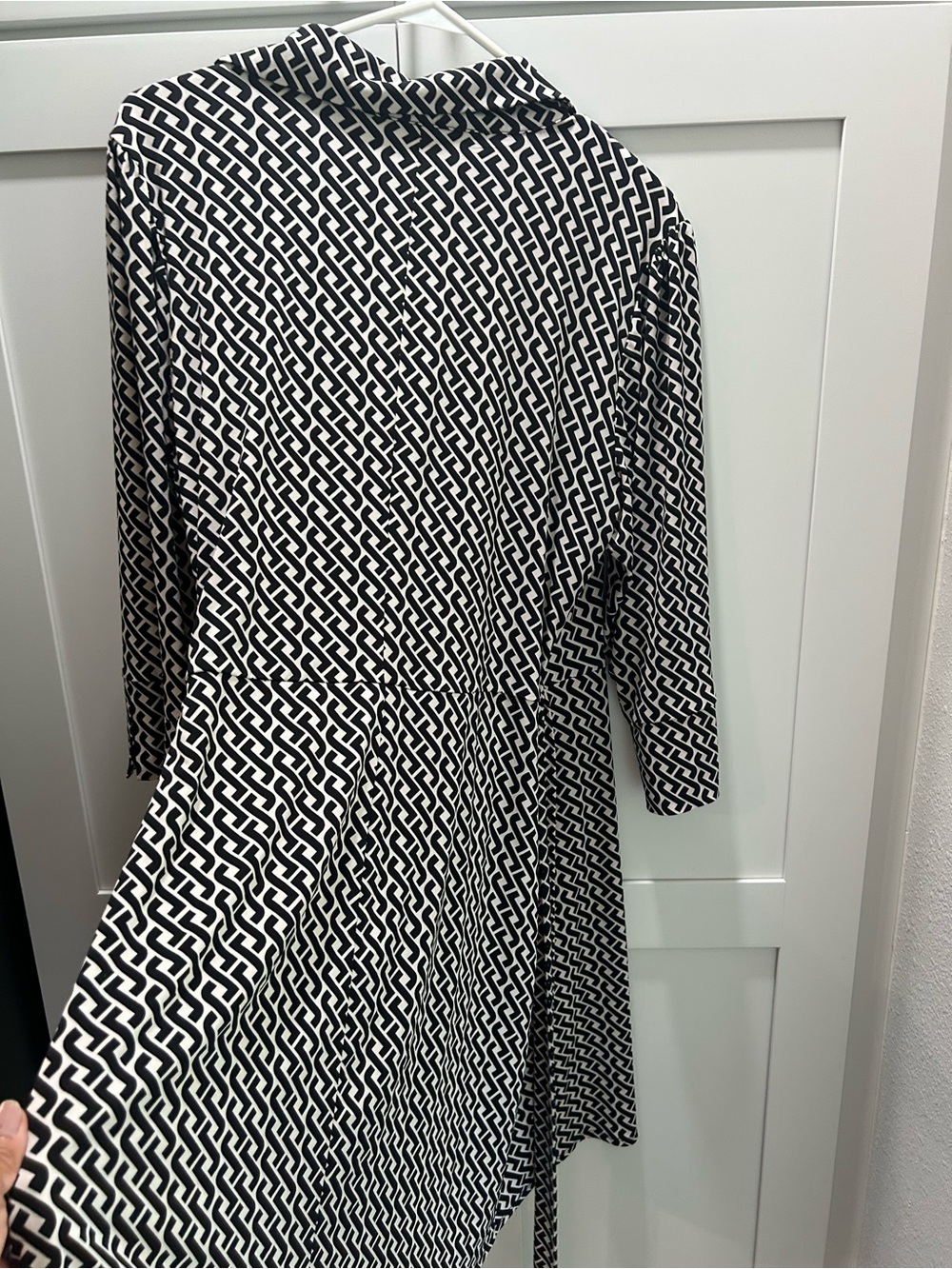 Laundry By Shelli Segal Black & White Geometric Wrap Dress - Picture 5 of 6